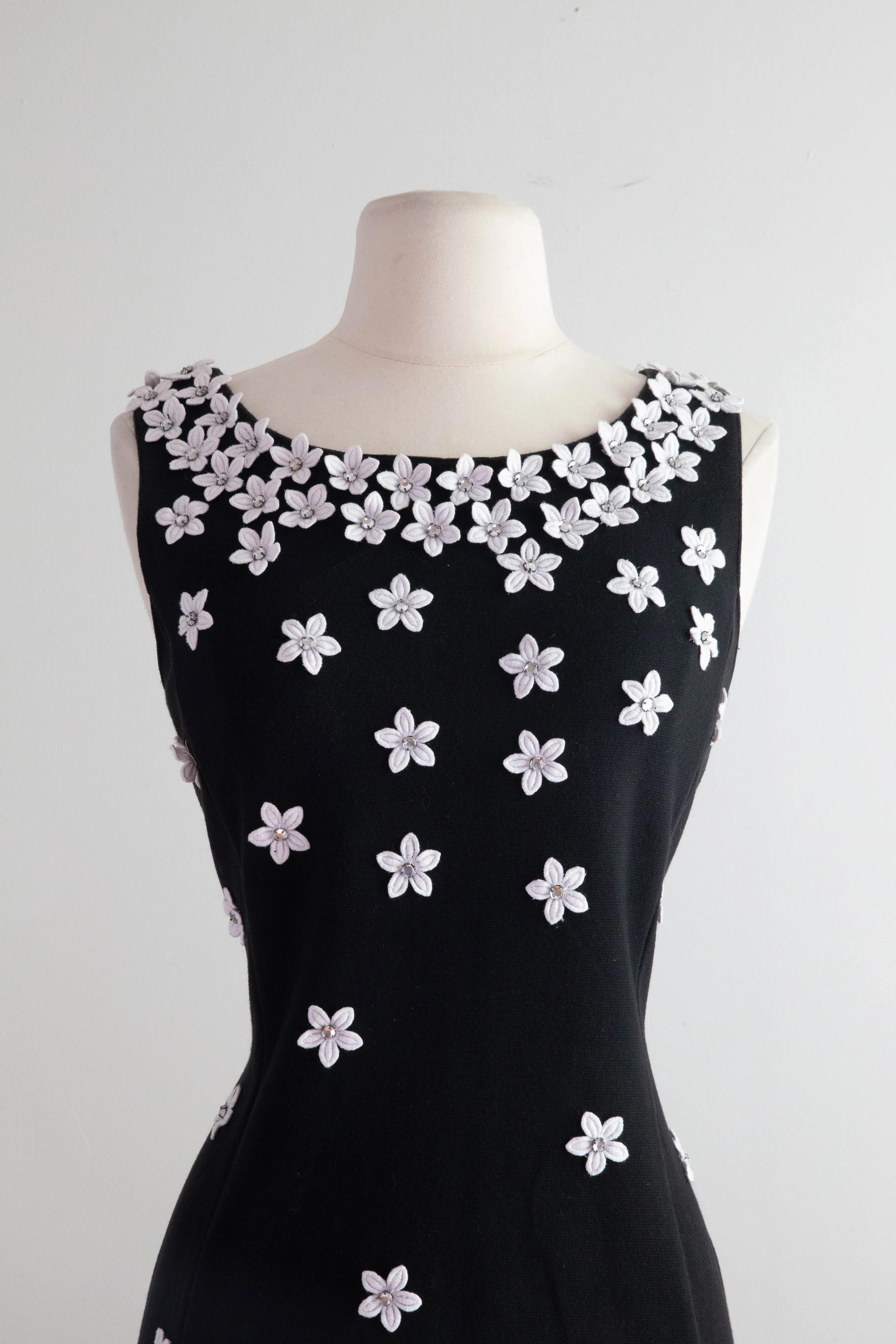 Adorable 1980’s Floral Appliqué Knit Party Dress / Medium