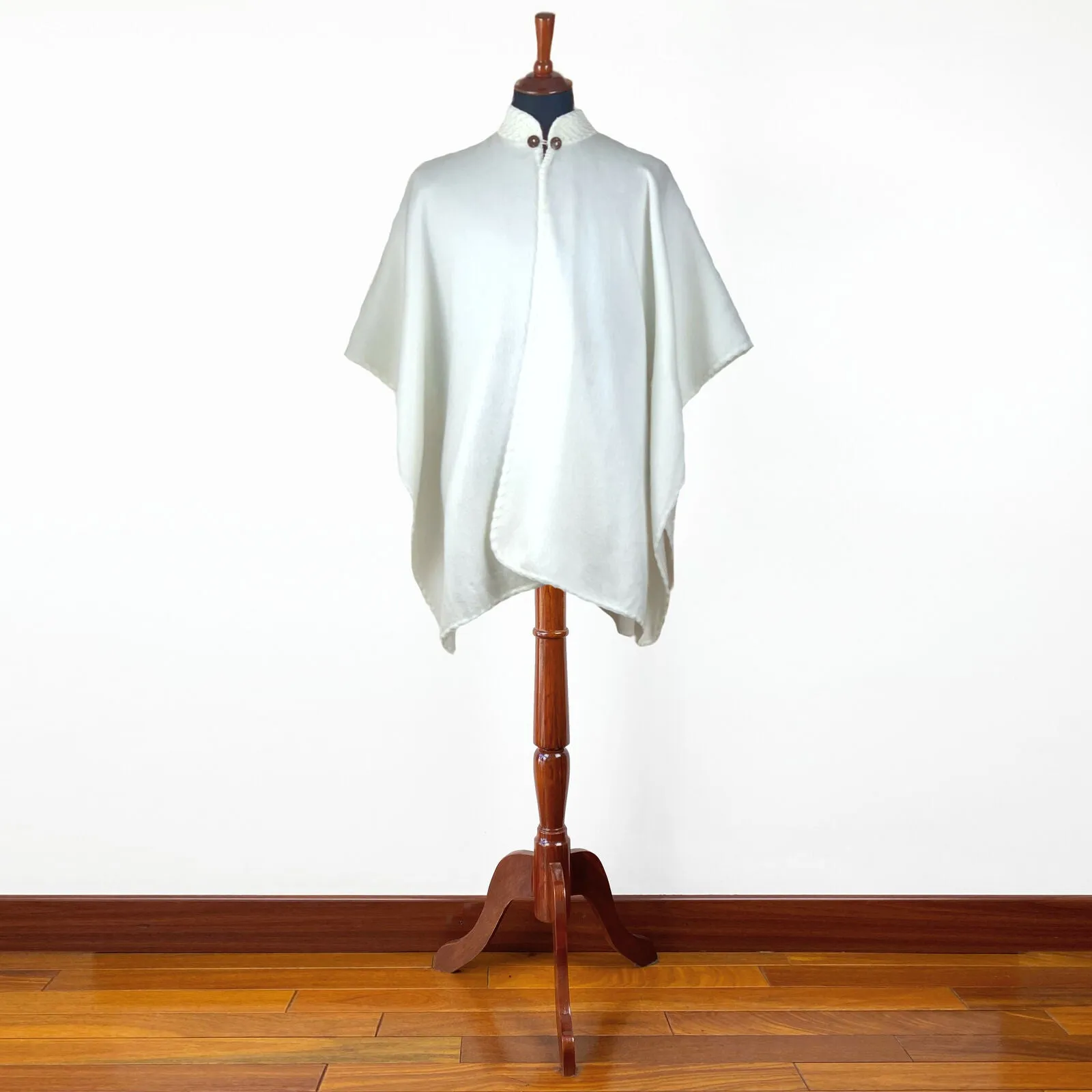 Indanza - Lightweight Baby Alpaca Cape Poncho - White - Unisex